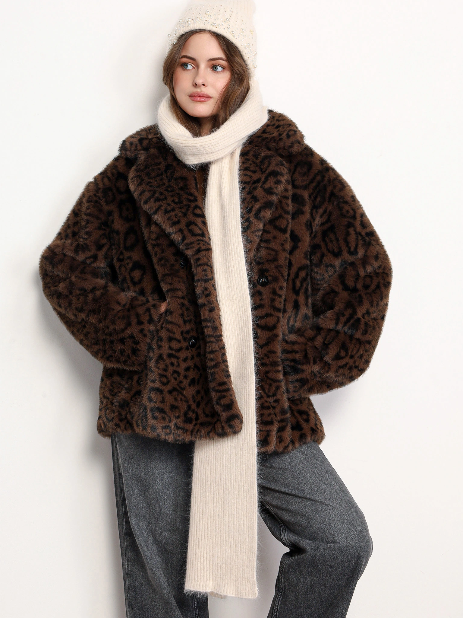 Шарф с декоративной нашивкой в ассортименте